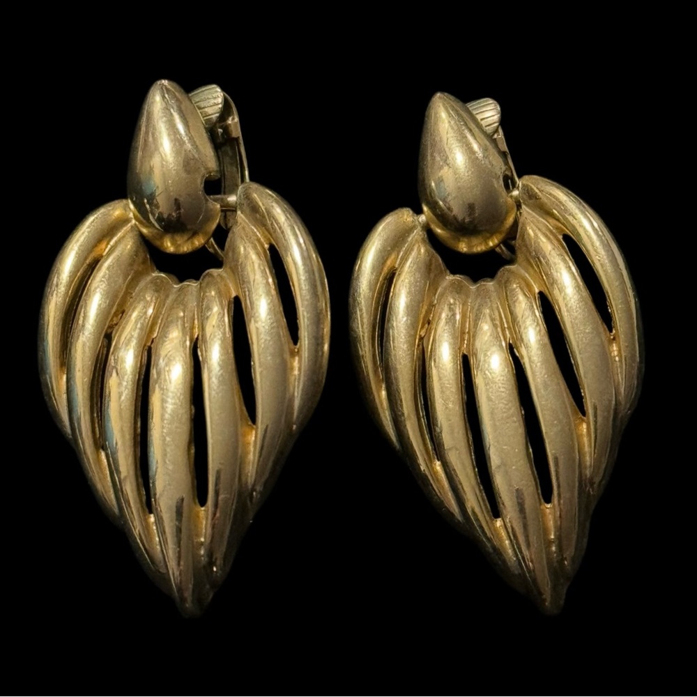 ✨ Stunning VTG Gold Leave Earrings